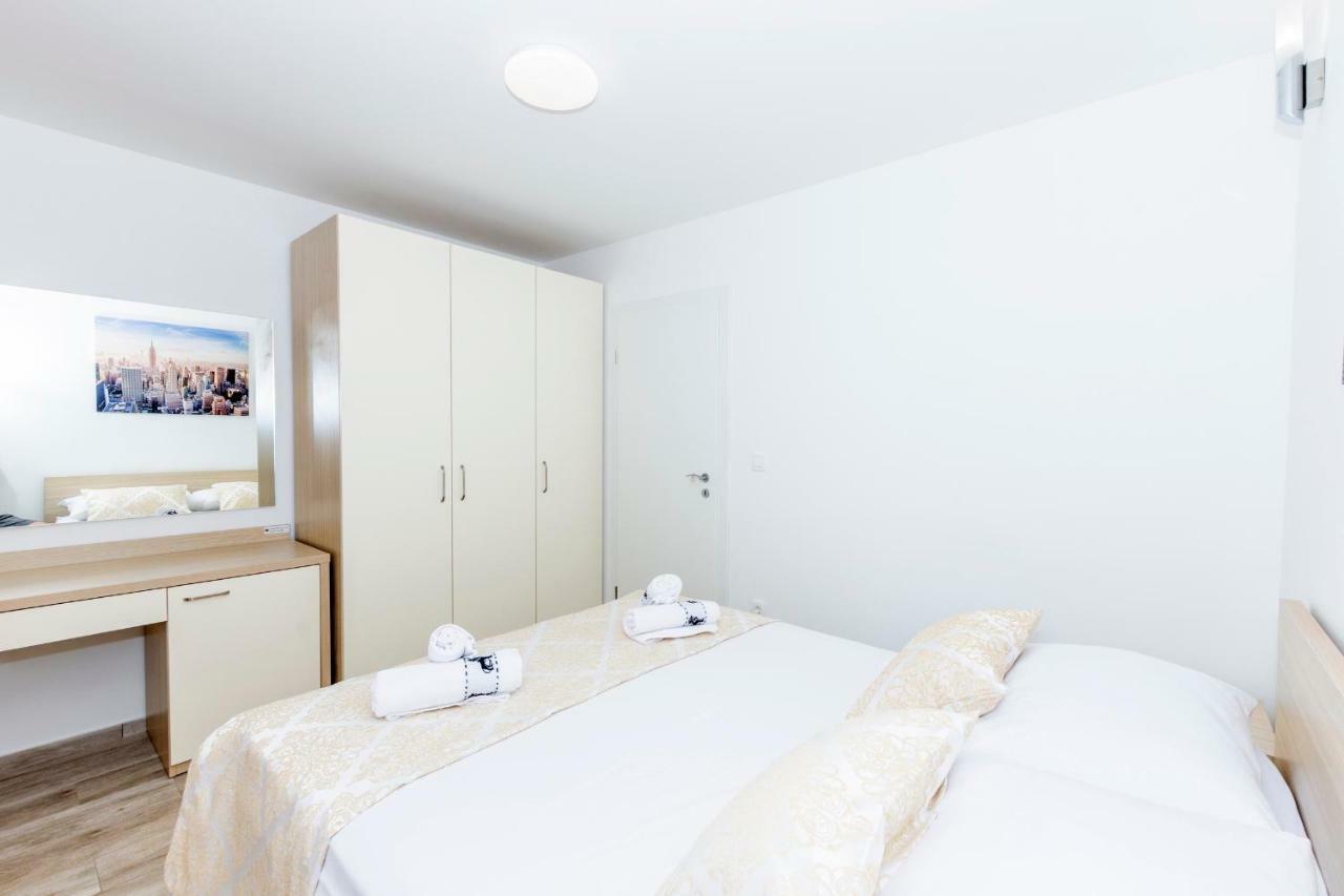 Apartments West Coast Сплит Екстериор снимка